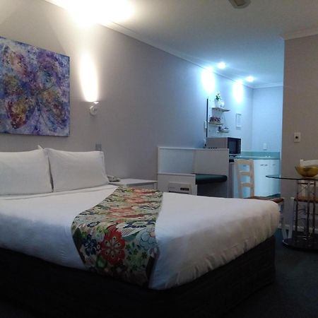 Colonial Lodge Motel 타우포 호 외부 사진