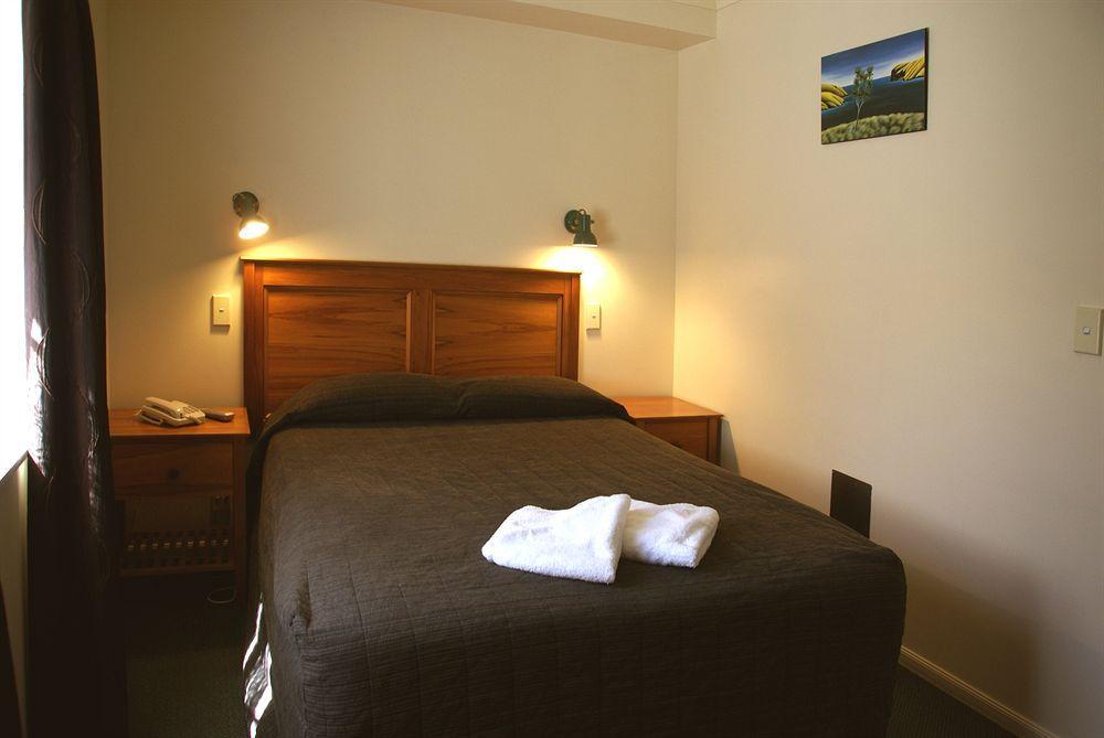 Colonial Lodge Motel 타우포 호 외부 사진