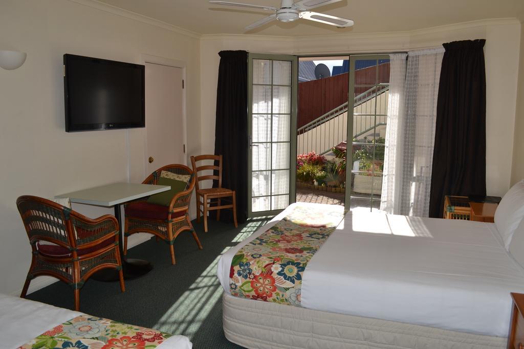 Colonial Lodge Motel 타우포 호 외부 사진
