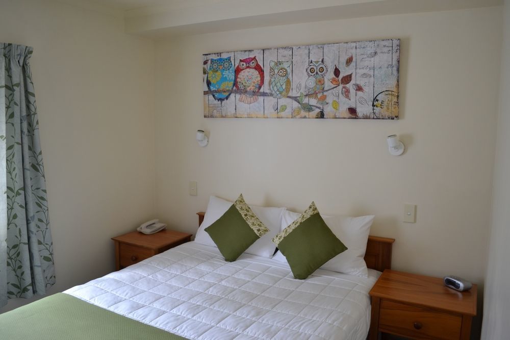 Colonial Lodge Motel 타우포 호 외부 사진