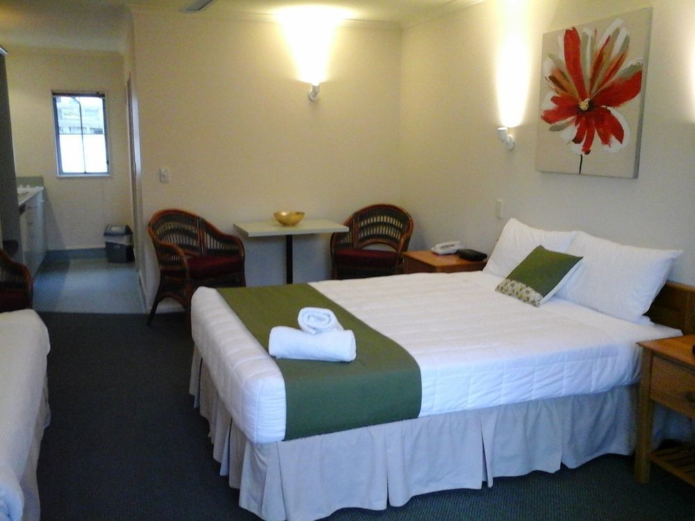 Colonial Lodge Motel 타우포 호 외부 사진