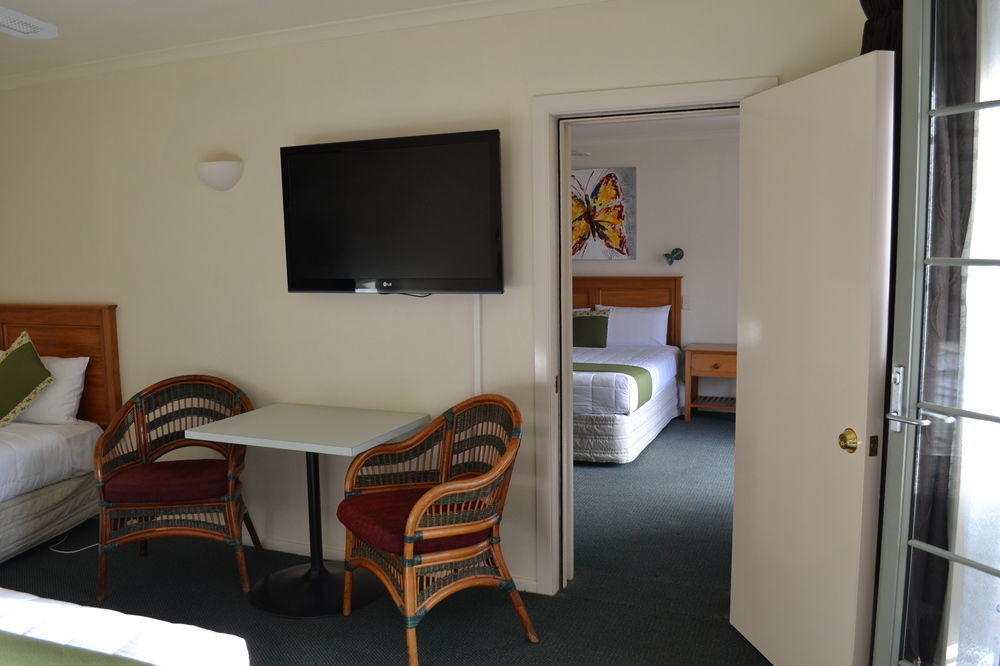 Colonial Lodge Motel 타우포 호 외부 사진