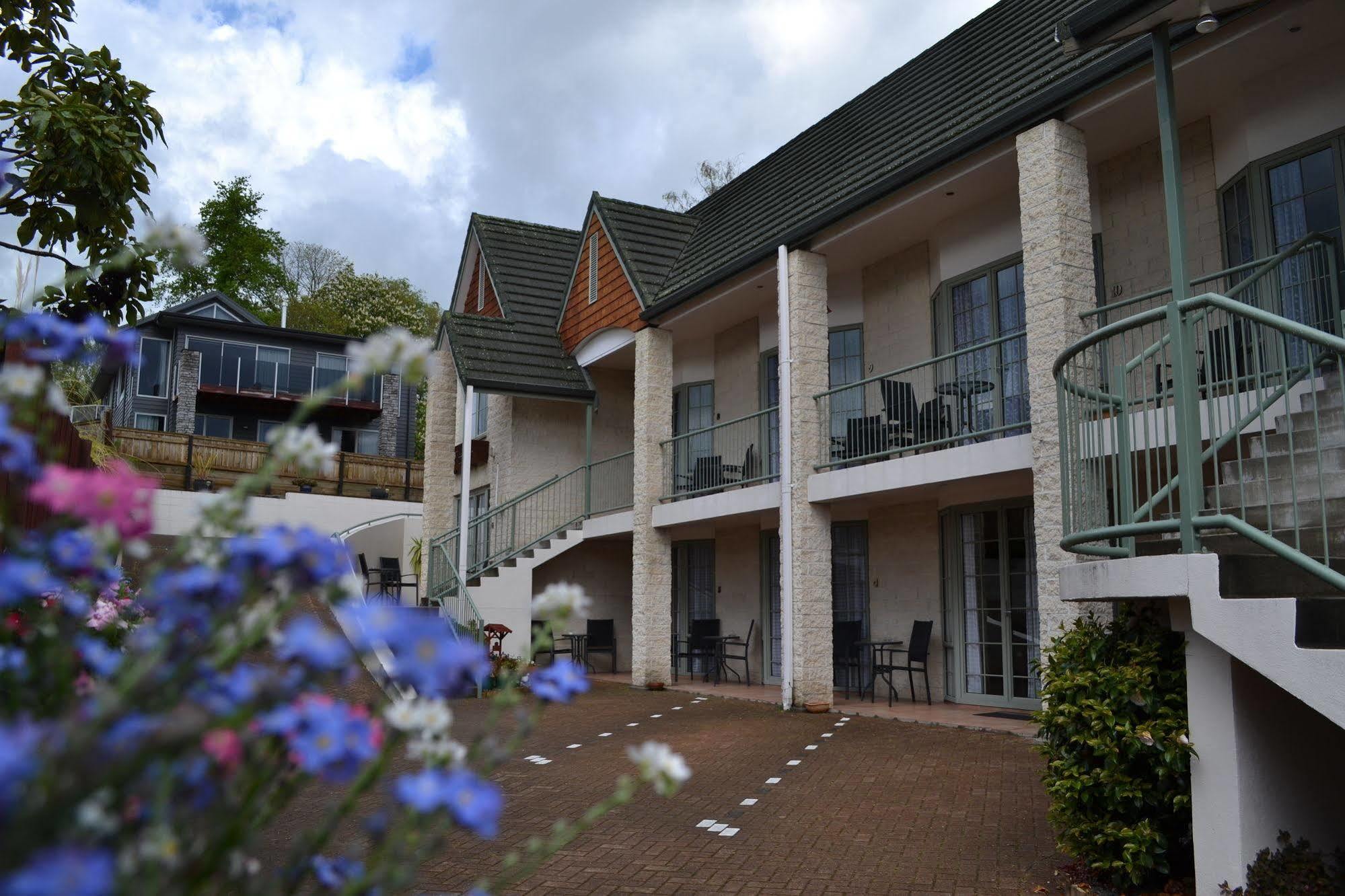 Colonial Lodge Motel 타우포 호 외부 사진