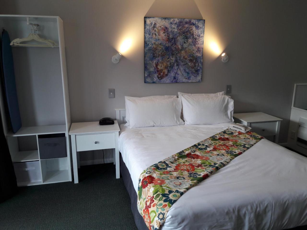 Colonial Lodge Motel 타우포 호 외부 사진