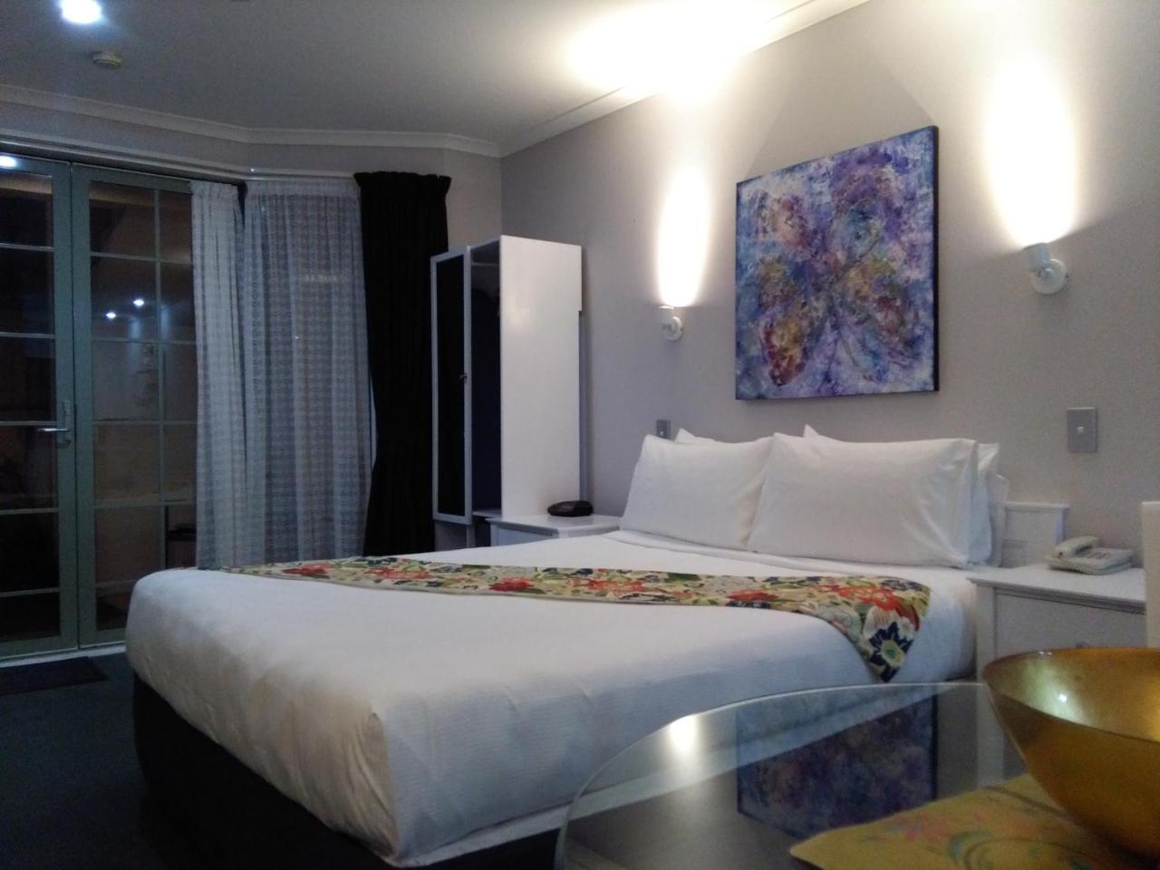 Colonial Lodge Motel 타우포 호 외부 사진