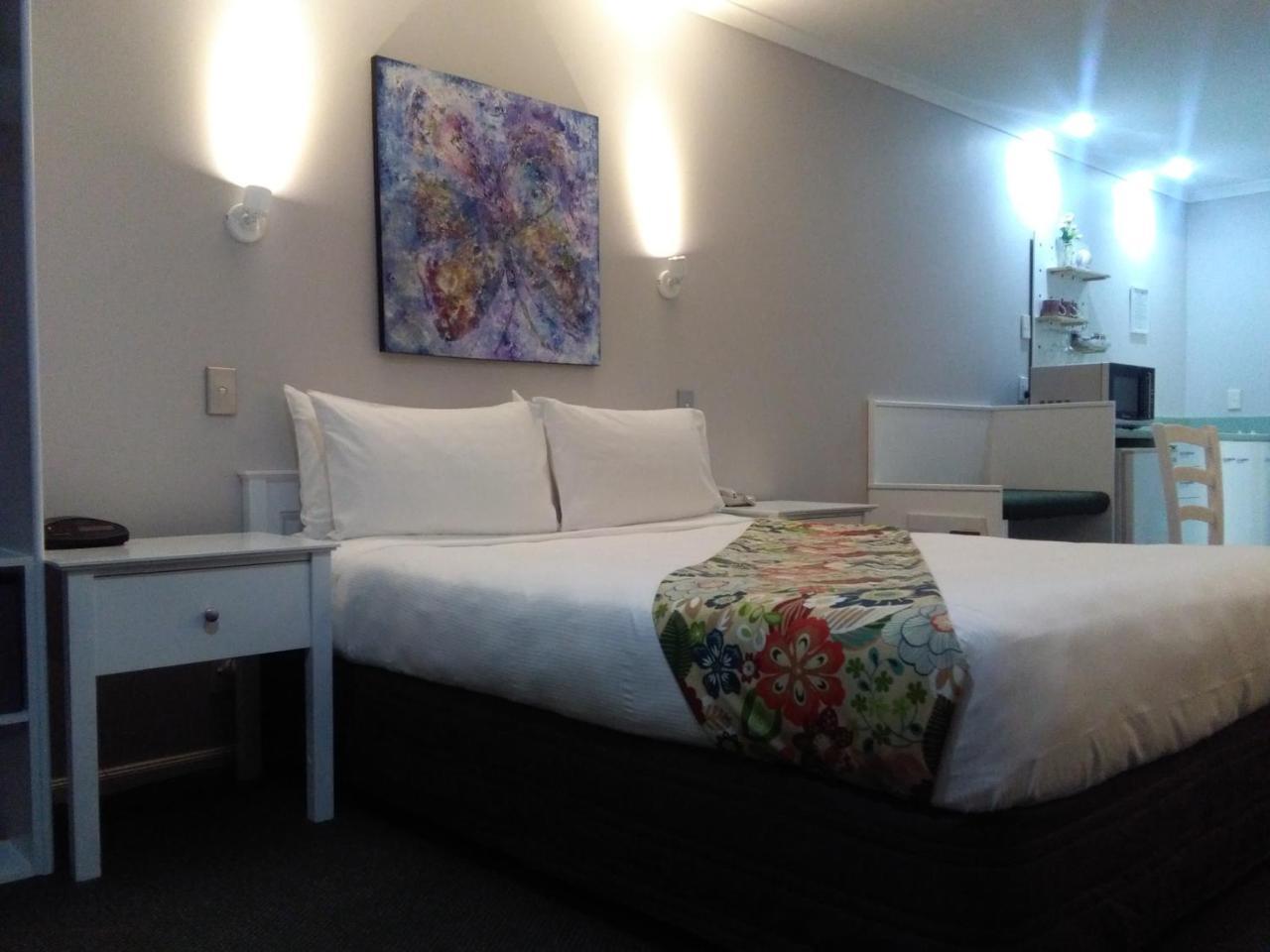 Colonial Lodge Motel 타우포 호 외부 사진
