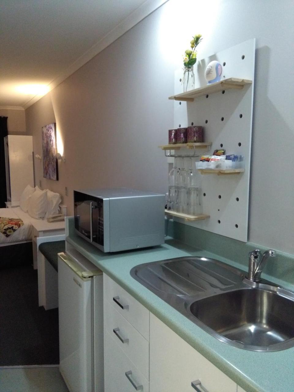 Colonial Lodge Motel 타우포 호 외부 사진