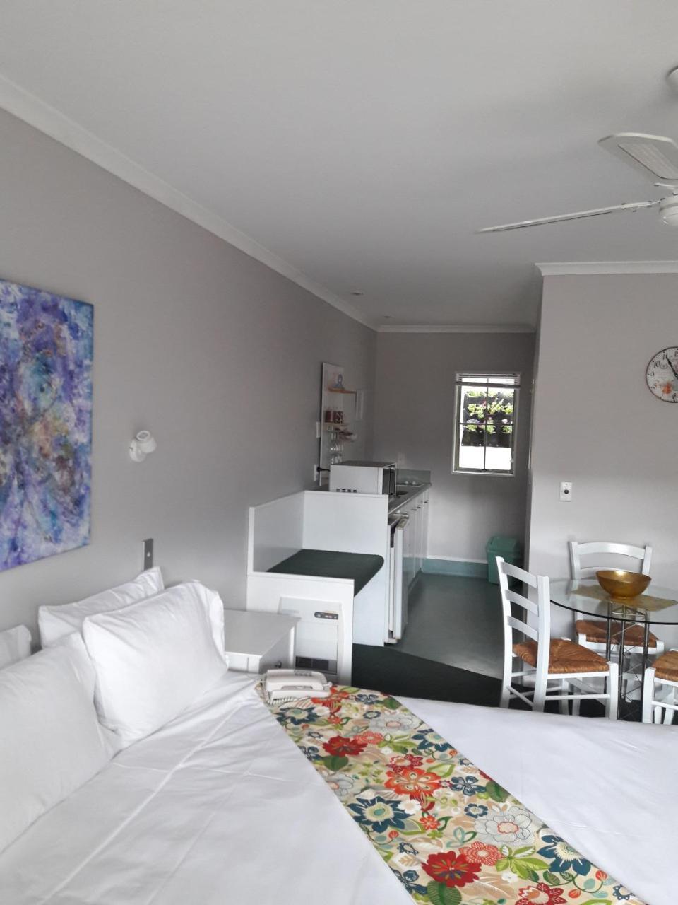 Colonial Lodge Motel 타우포 호 외부 사진