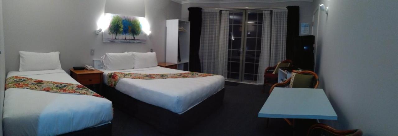 Colonial Lodge Motel 타우포 호 외부 사진