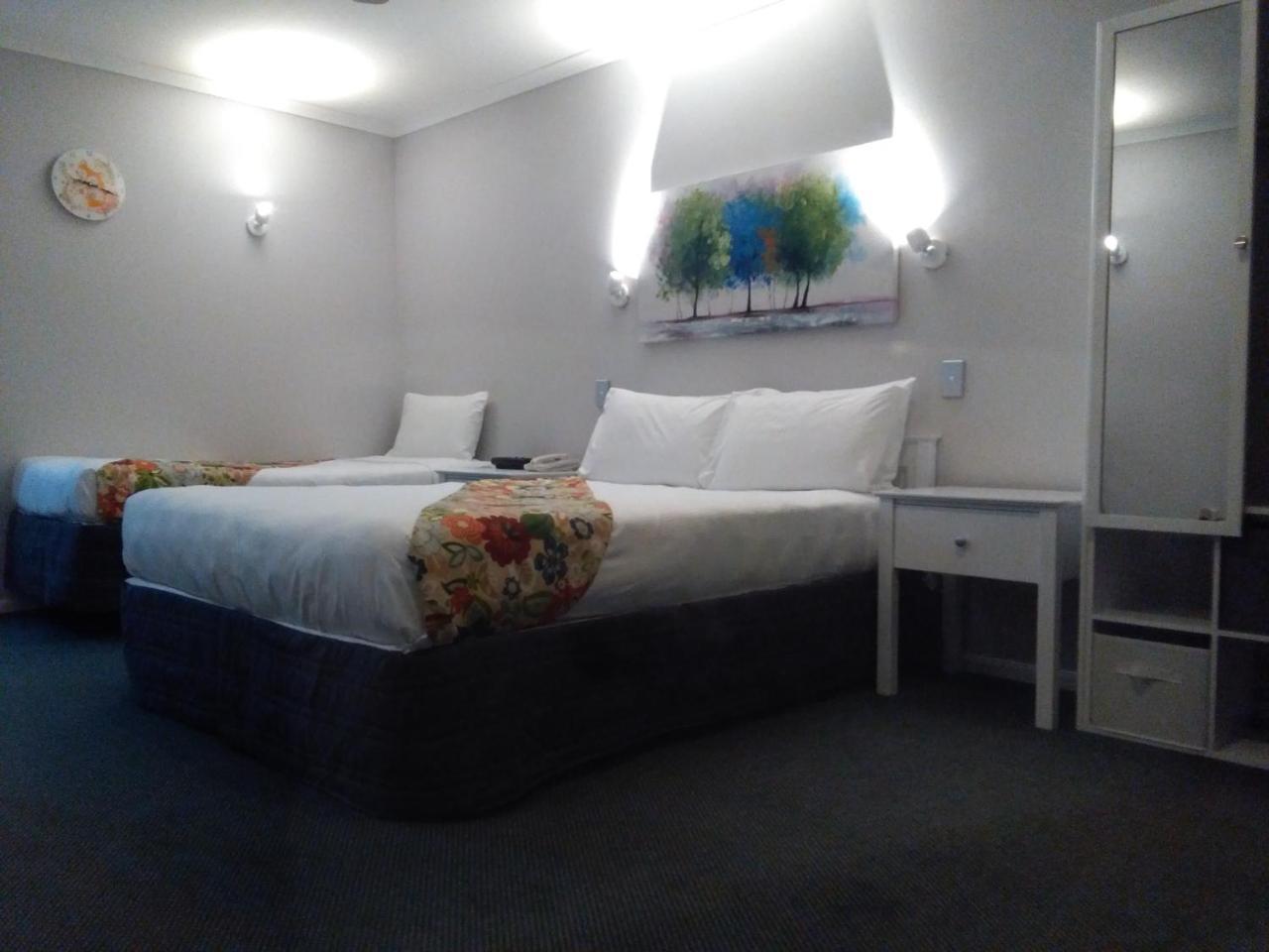 Colonial Lodge Motel 타우포 호 외부 사진