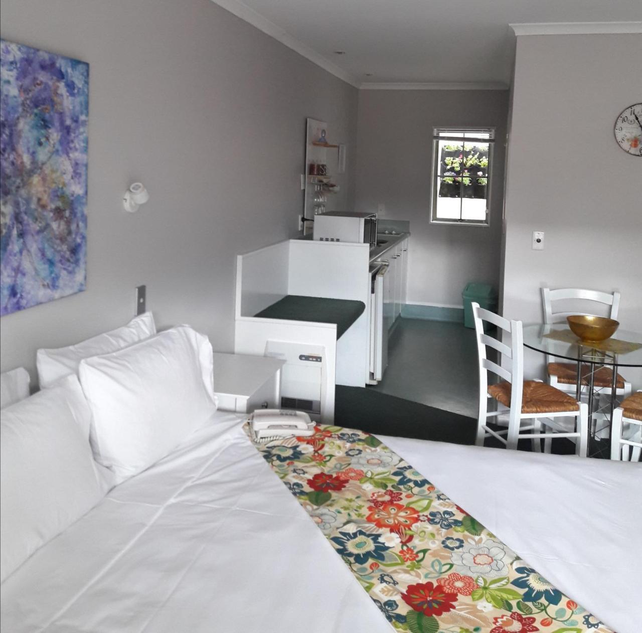 Colonial Lodge Motel 타우포 호 외부 사진